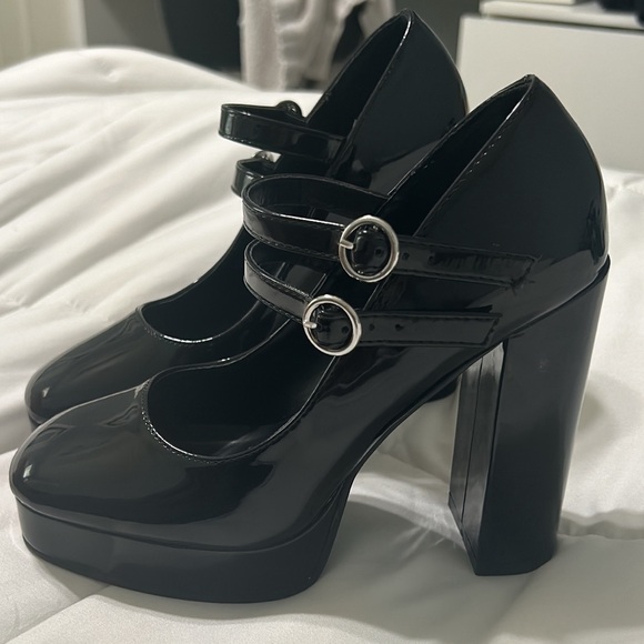 Black YOKI Platform Heels - Picture 3 of 3